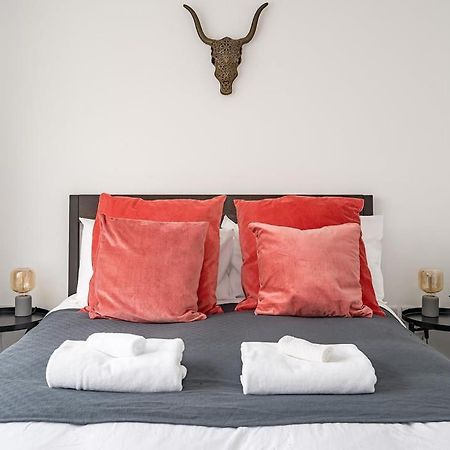 Contemporary City Centre Apartment With Parking Bath Buitenkant foto