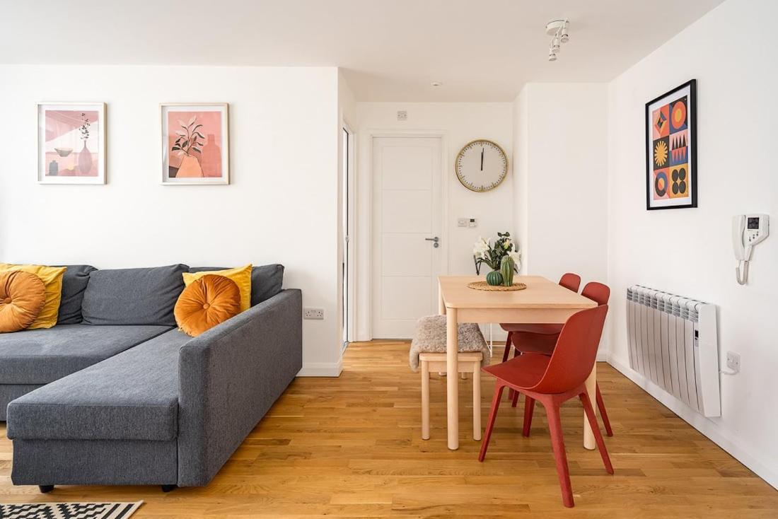 Contemporary City Centre Apartment With Parking Bath Buitenkant foto