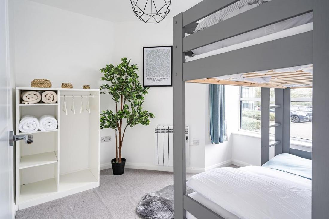 Contemporary City Centre Apartment With Parking Bath Buitenkant foto